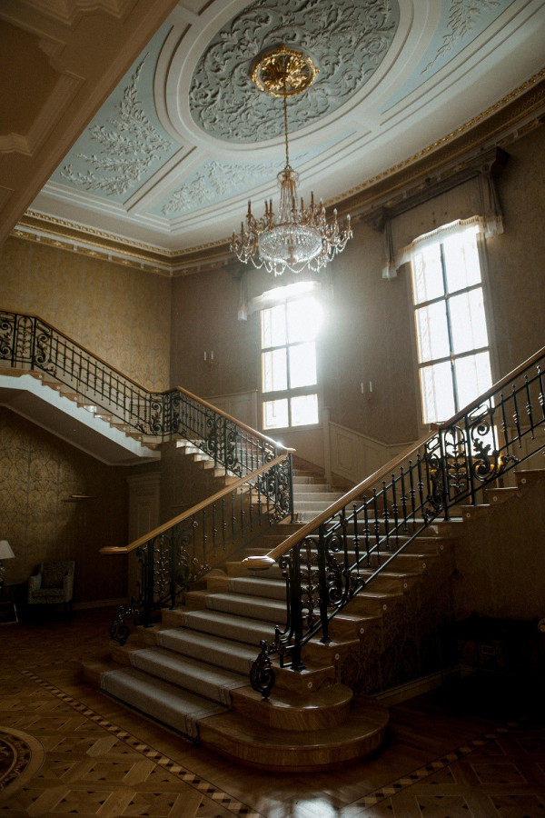 Игривая или серьезная? Два образа невесты в