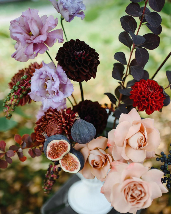 Нежные букеты невесты для зимних свадеб