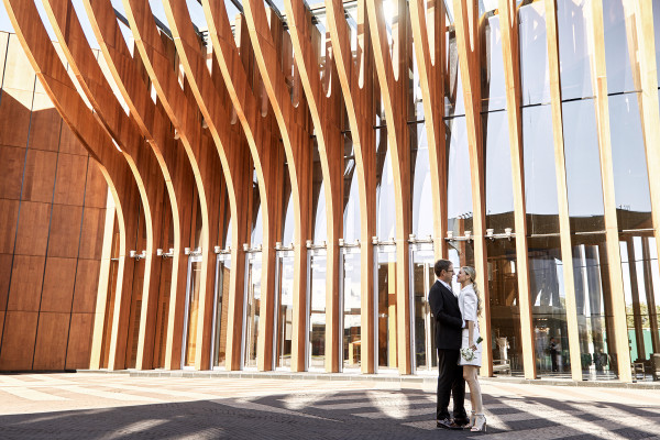 Солнечная летняя свадьба с церемонией на природе