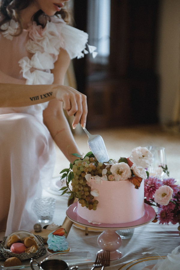 Игривая или серьезная? Два образа невесты в