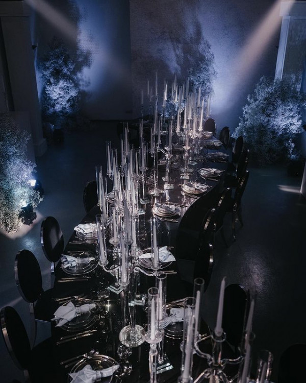 Изогнутые столы на свадебном банкете — новый