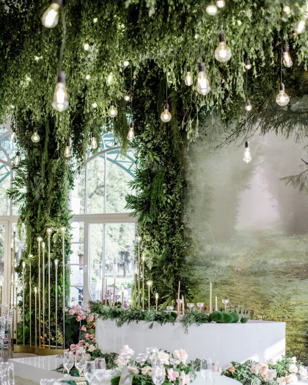 Зелень в свадебном оформлении: идеи и реальные