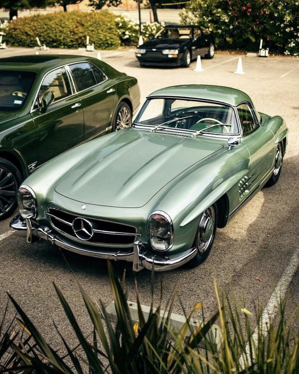 Ретро автомобиль на свадьбу. Где арендовать?