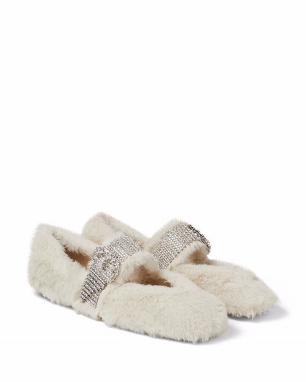 15 пар неординарной обуви без каблука