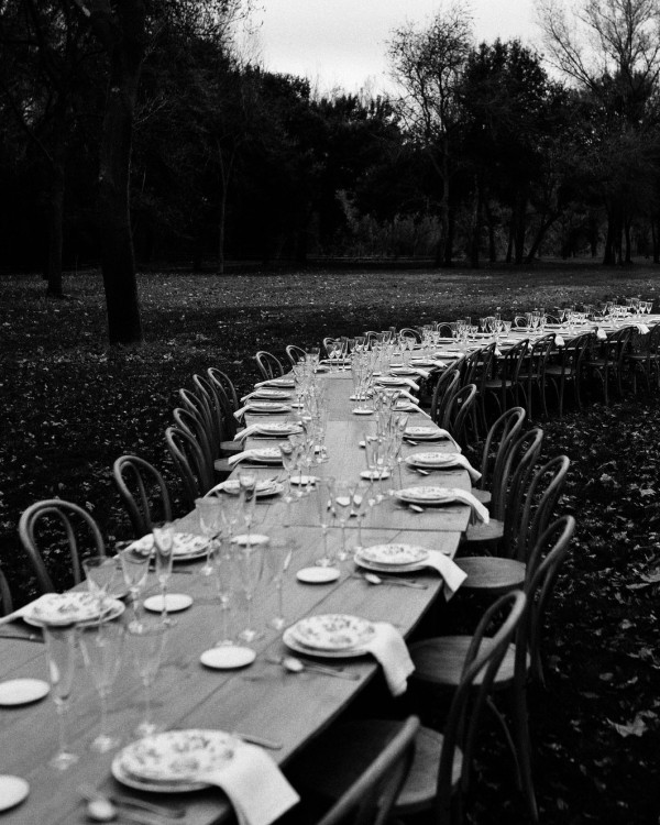 Изогнутые столы на свадебном банкете — новый