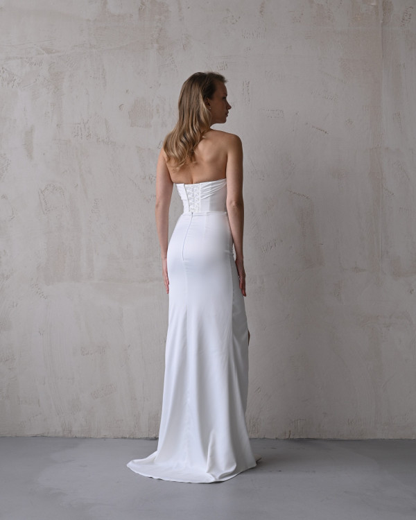 Ничего лишнего: 43 минималистичных свадебных платья