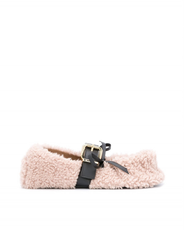 15 пар неординарной обуви без каблука