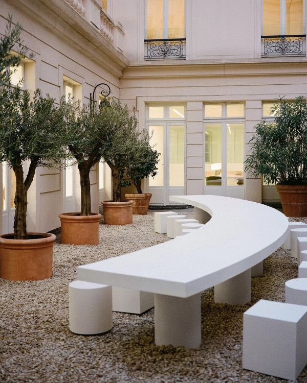 Изогнутые столы на свадебном банкете — новый