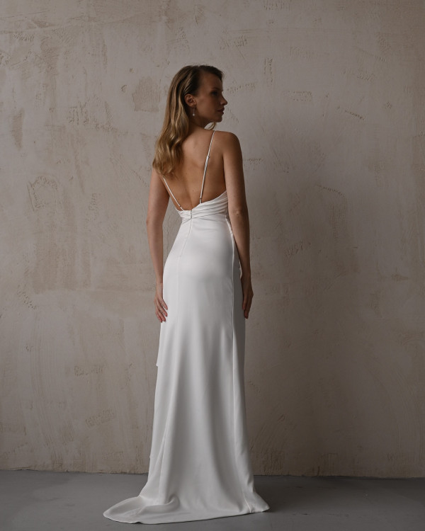 Ничего лишнего: 43 минималистичных свадебных платья