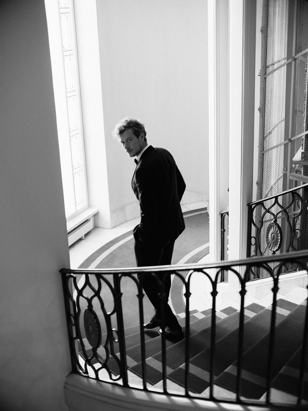 Автомобиль в стиле ретро и съемка для