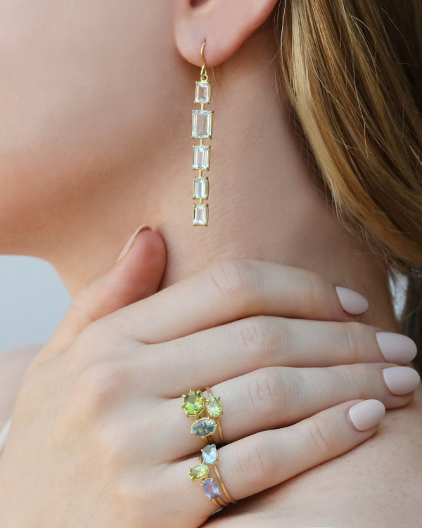 Она согласна! 22 кольца с зелеными камнями