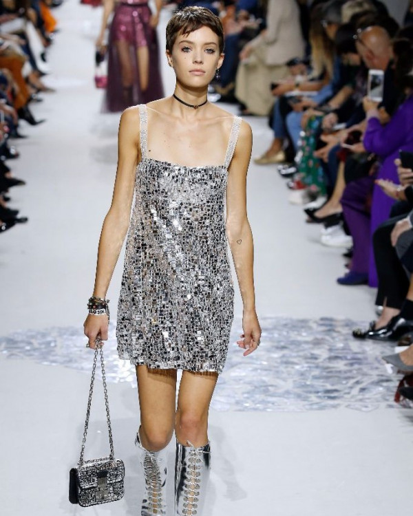 Образ невесты: зеркальное платье как у Айви