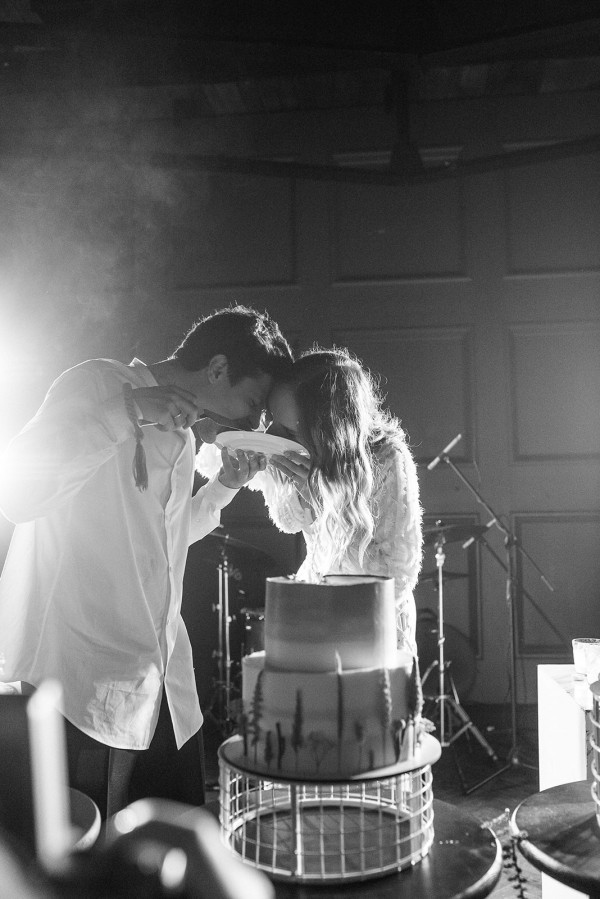 Минималистичная свадьба в ярко-розовом цвете