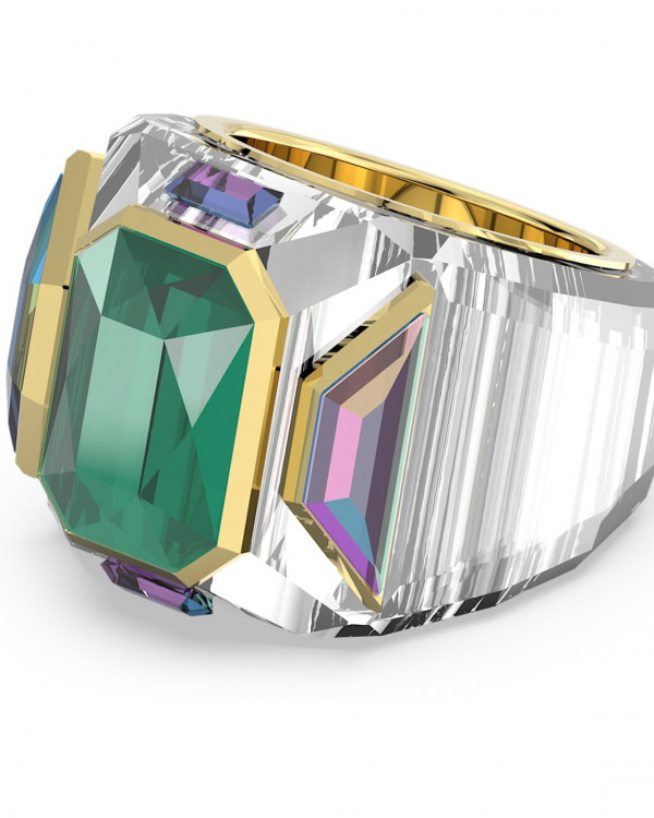 Она согласна! 22 кольца с зелеными камнями