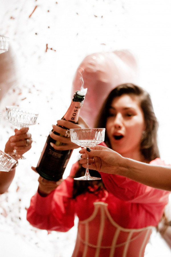 Девичник в розовом цвете в отеле Ararat