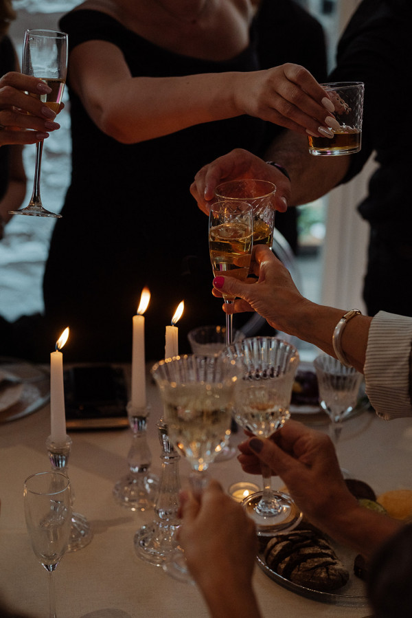 Минималистичная свадьба в ярко-розовом цвете