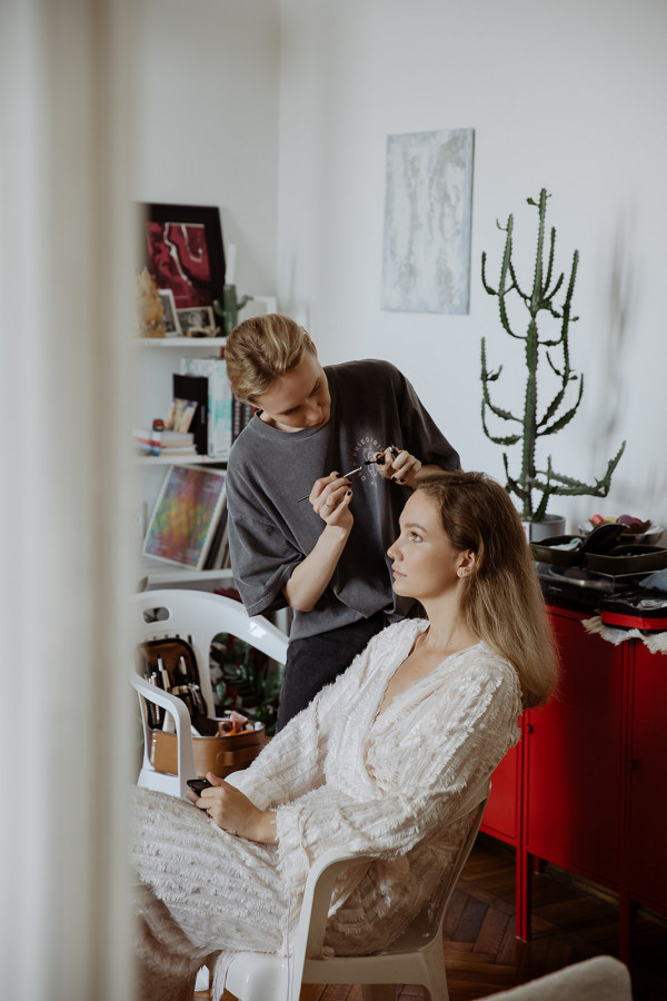 Минималистичная свадьба в ярко-розовом цвете