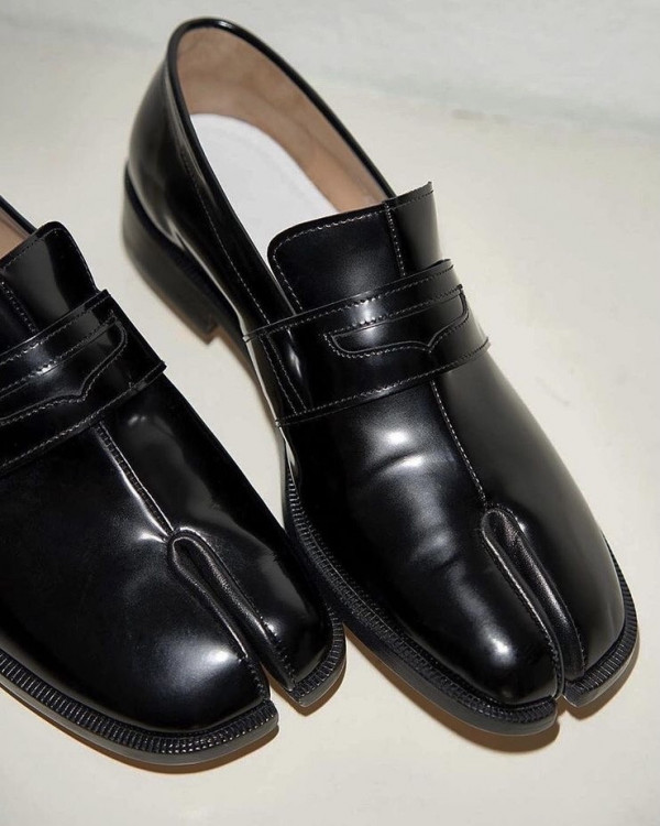 Образ жениха: где искать оригинальные лоферы