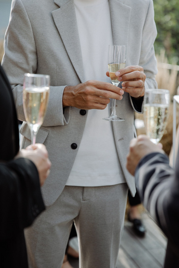 Минималистичная свадьба в ярко-розовом цвете