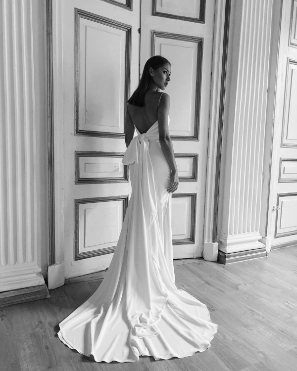 Ничего лишнего: 43 минималистичных свадебных платья