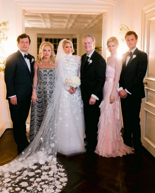 Пэрис Хилтон вышла замуж