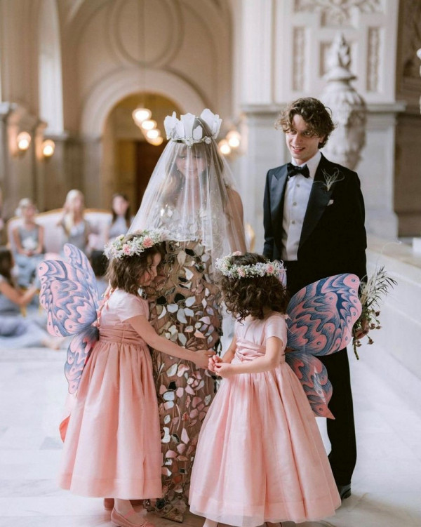 Образ невесты: зеркальное платье как у Айви