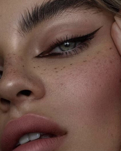 Мнение профессионалов: стрелки в свадебном макияже глаз