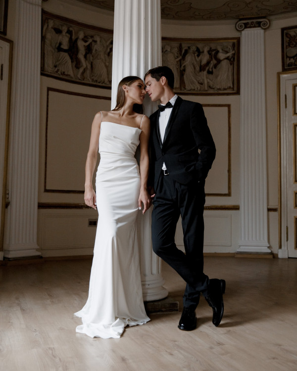 Ничего лишнего: 43 минималистичных свадебных платья