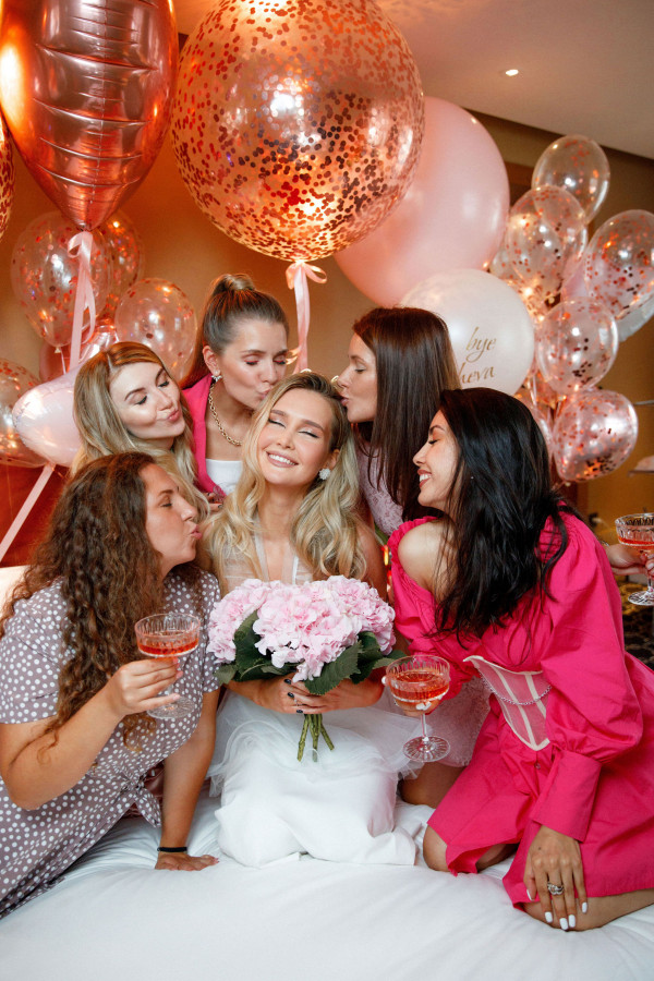 Девичник в розовом цвете в отеле Ararat