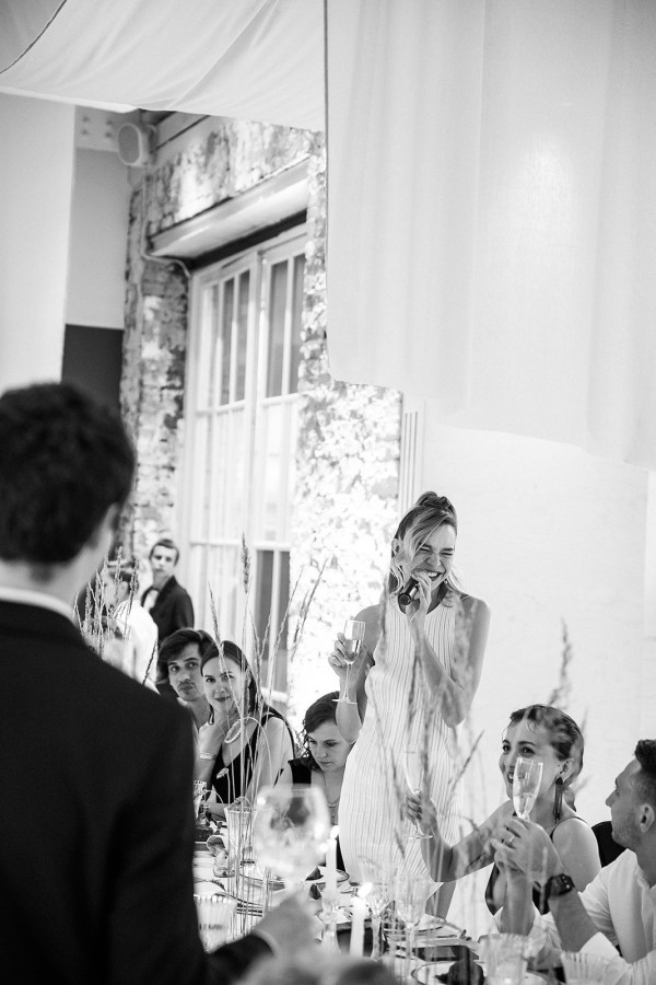 Минималистичная свадьба в ярко-розовом цвете