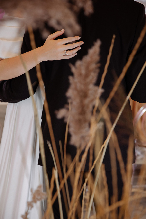 Минималистичная свадьба в ярко-розовом цвете