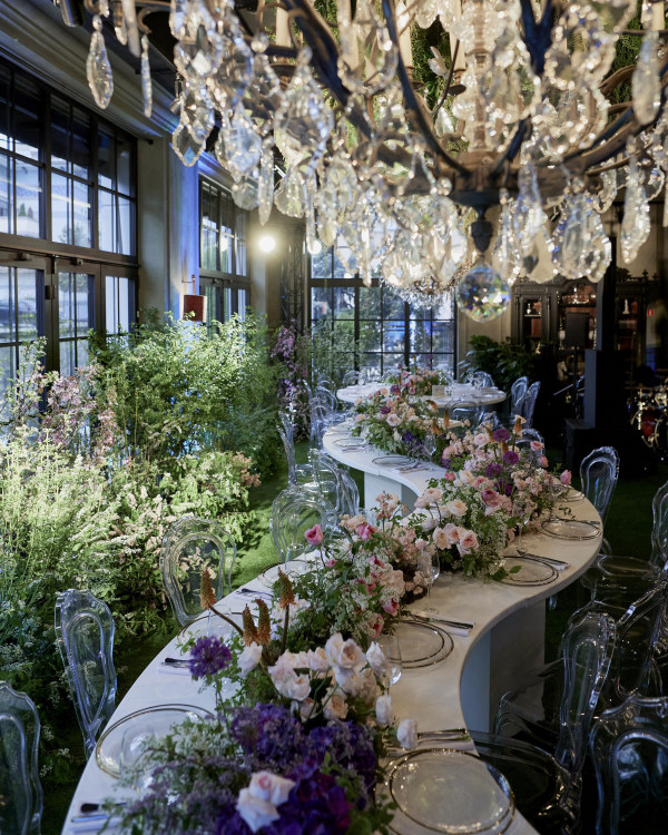 Изогнутые столы на свадебном банкете — новый