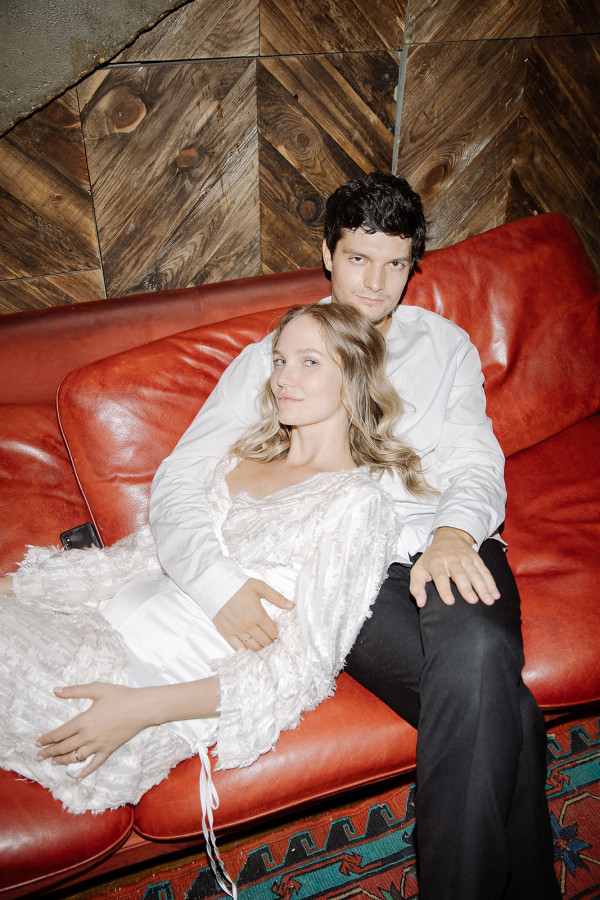 Минималистичная свадьба в ярко-розовом цвете