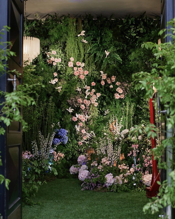 Украшение витрин: современная альтернатива декору