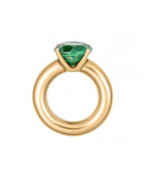 Она согласна! 22 кольца с зелеными камнями