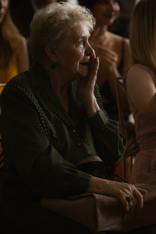 Трогательная свадьба в итальянской эстетике в особняке