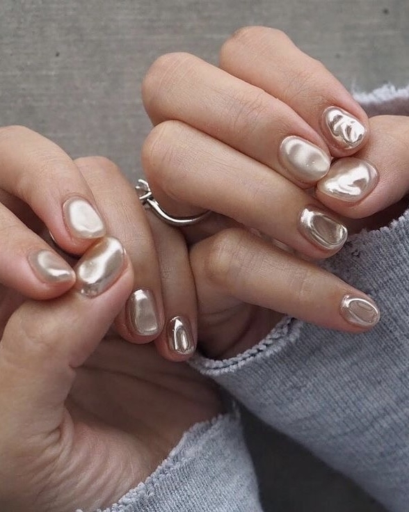 Какой маникюр делать на Новый год 2023