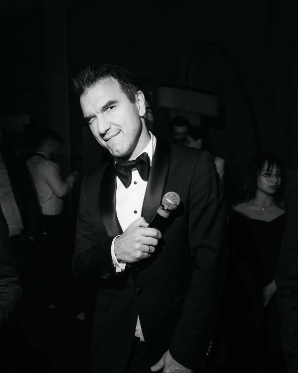 Александр Слесарев о миссии ведущего, камерных свадьбах