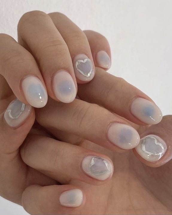 Какой маникюр делать на Новый год 2023