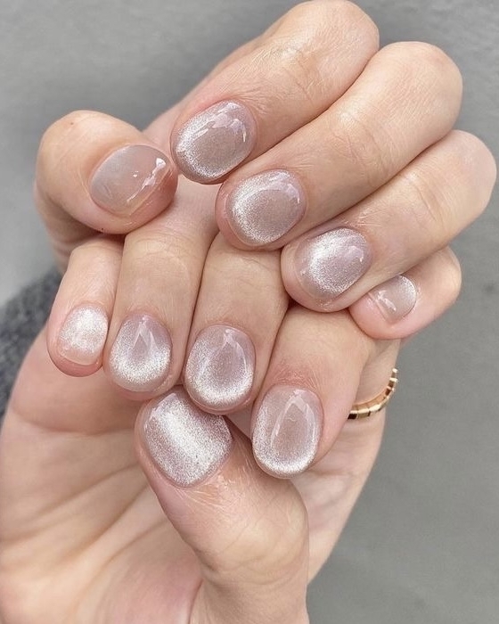 Какой маникюр делать на Новый год 2023