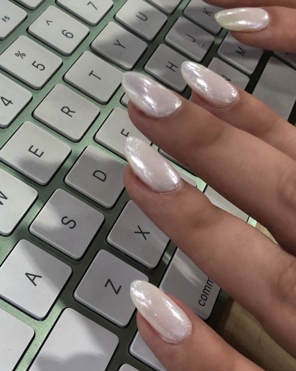 Какой маникюр делать на Новый год 2023