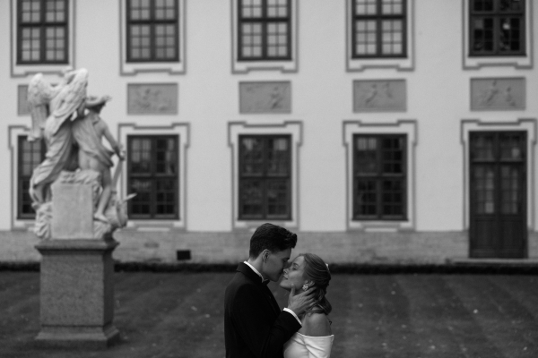 Трогательная свадьба в итальянской эстетике в особняке