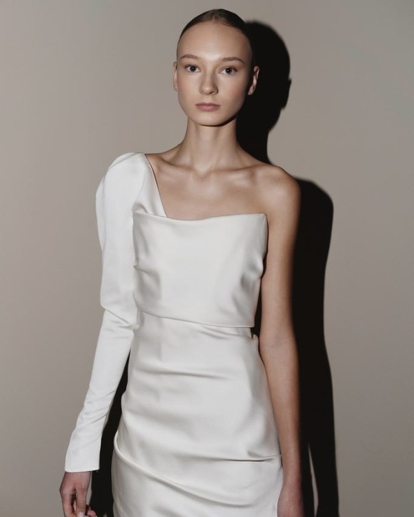 Подборка недели: лаконичные свадебные платья от российских