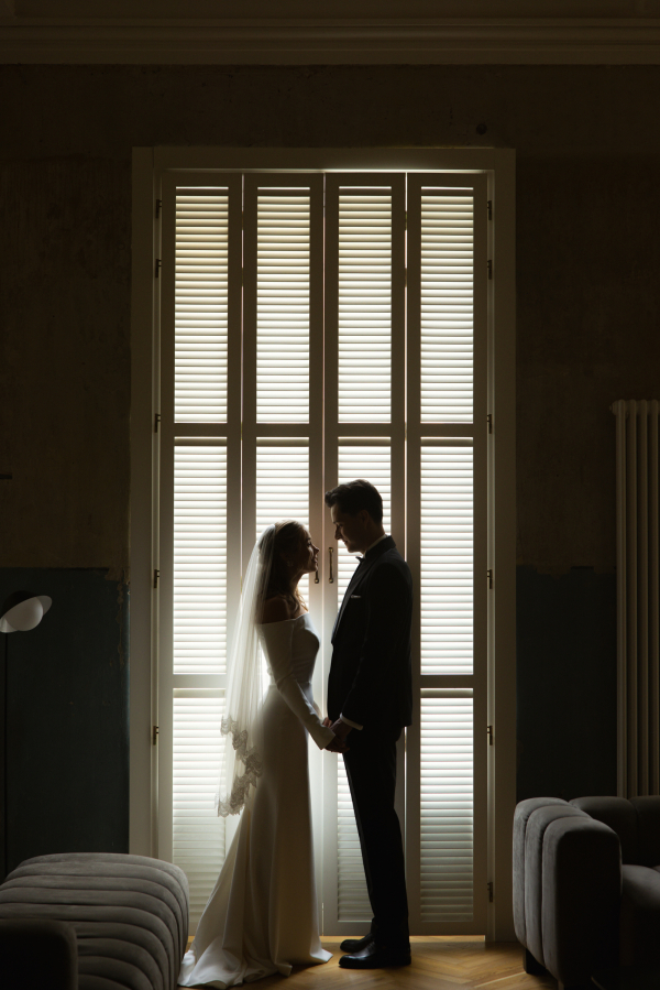 Трогательная свадьба в итальянской эстетике в особняке