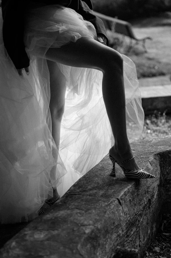 Модная свадебная съемка для неформальной пары от