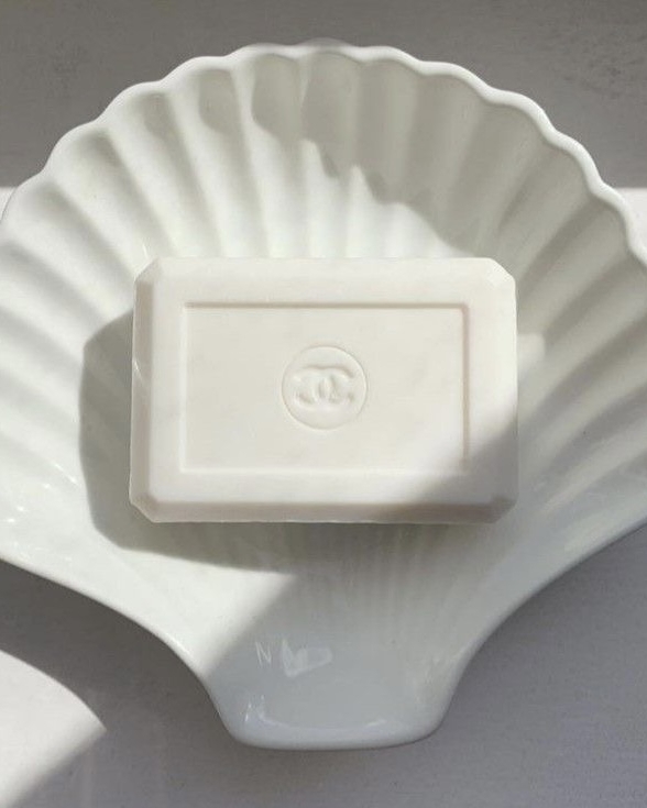 Бьюти-гороскоп на декабрь: когда делать стрижки, окрашивание,