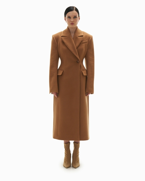 Свадьба в холодную погоду: пальто, тренчкоты и