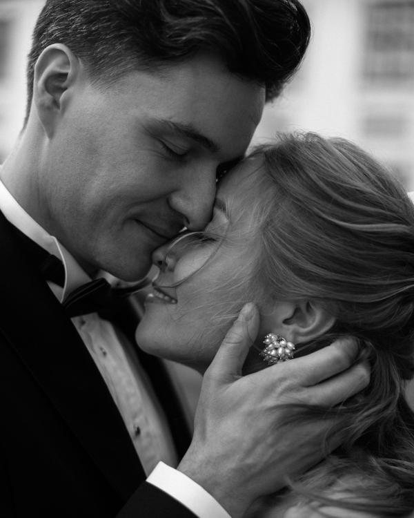 Трогательная свадьба в итальянской эстетике в особняке