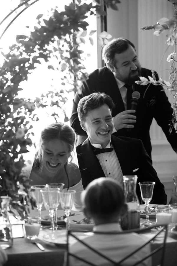 Трогательная свадьба в итальянской эстетике в особняке