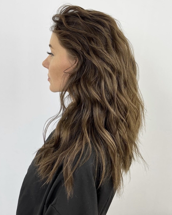 Актуальные идеи для вечерних причесок от стилиста